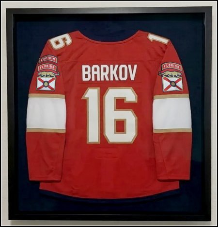Barkov pelipaita kehystetty